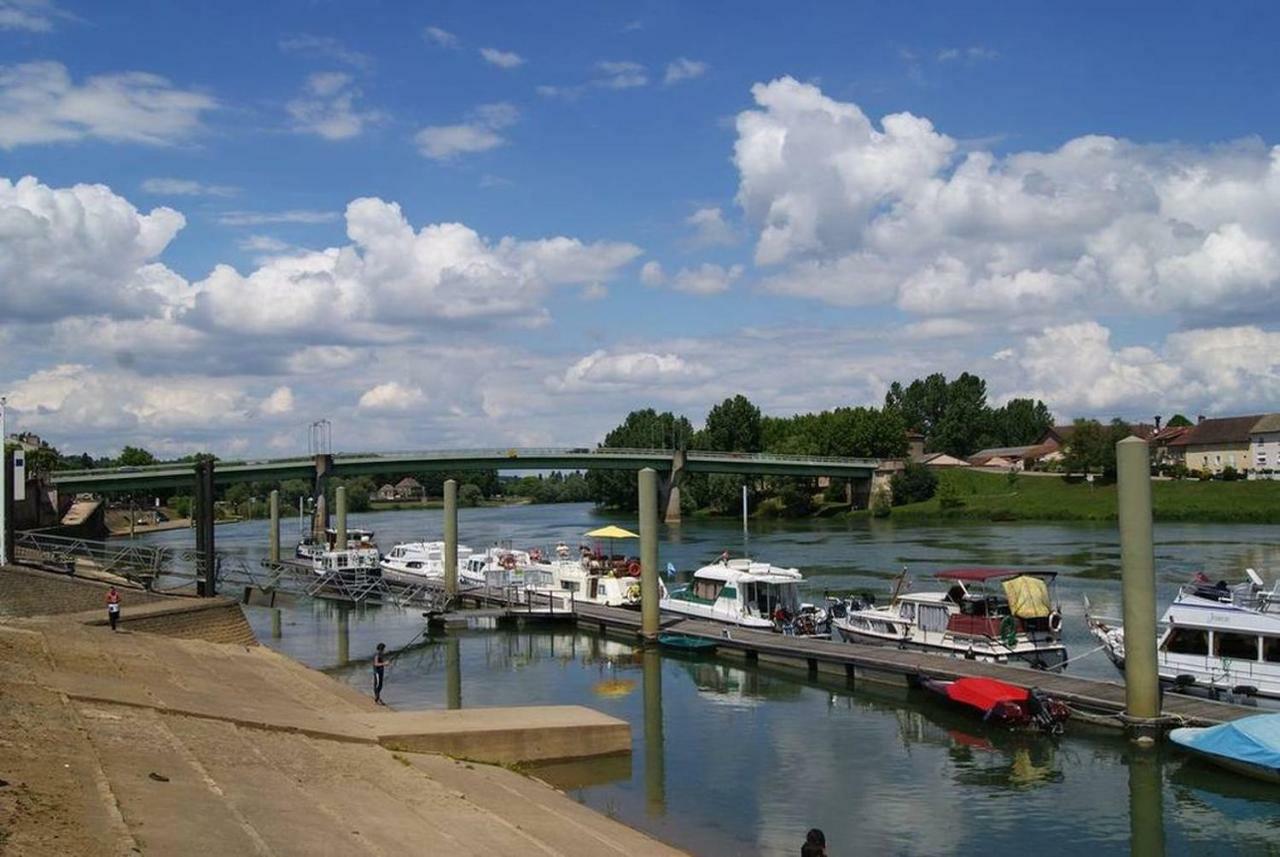 TOURNUS Belle maison vue sur Saône Extérieur photo